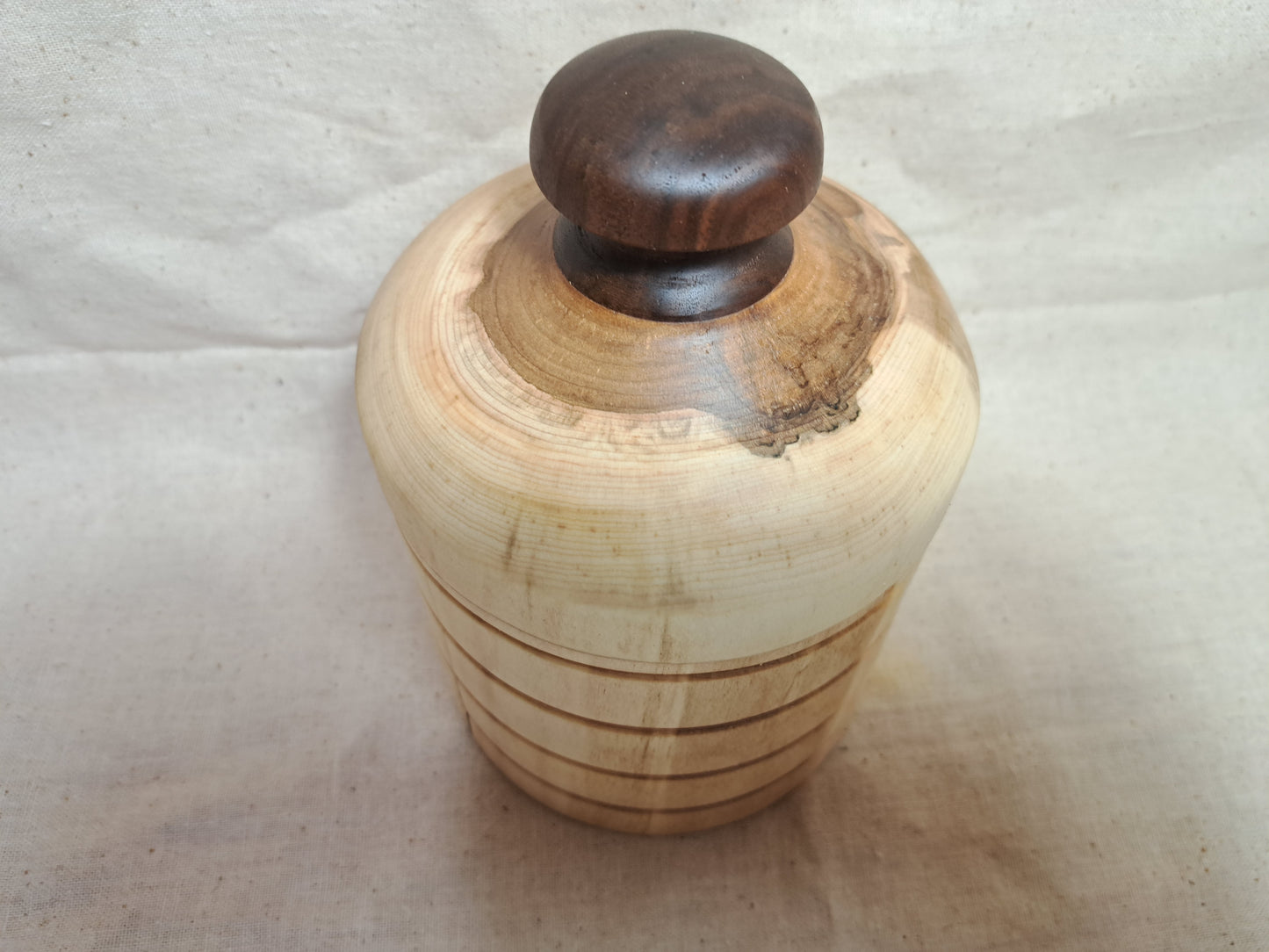 #162 Maple Box with walnut knob