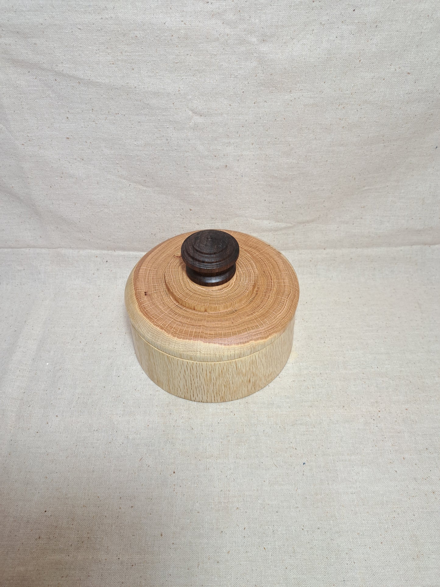 #154 Oak box with Walnut knob