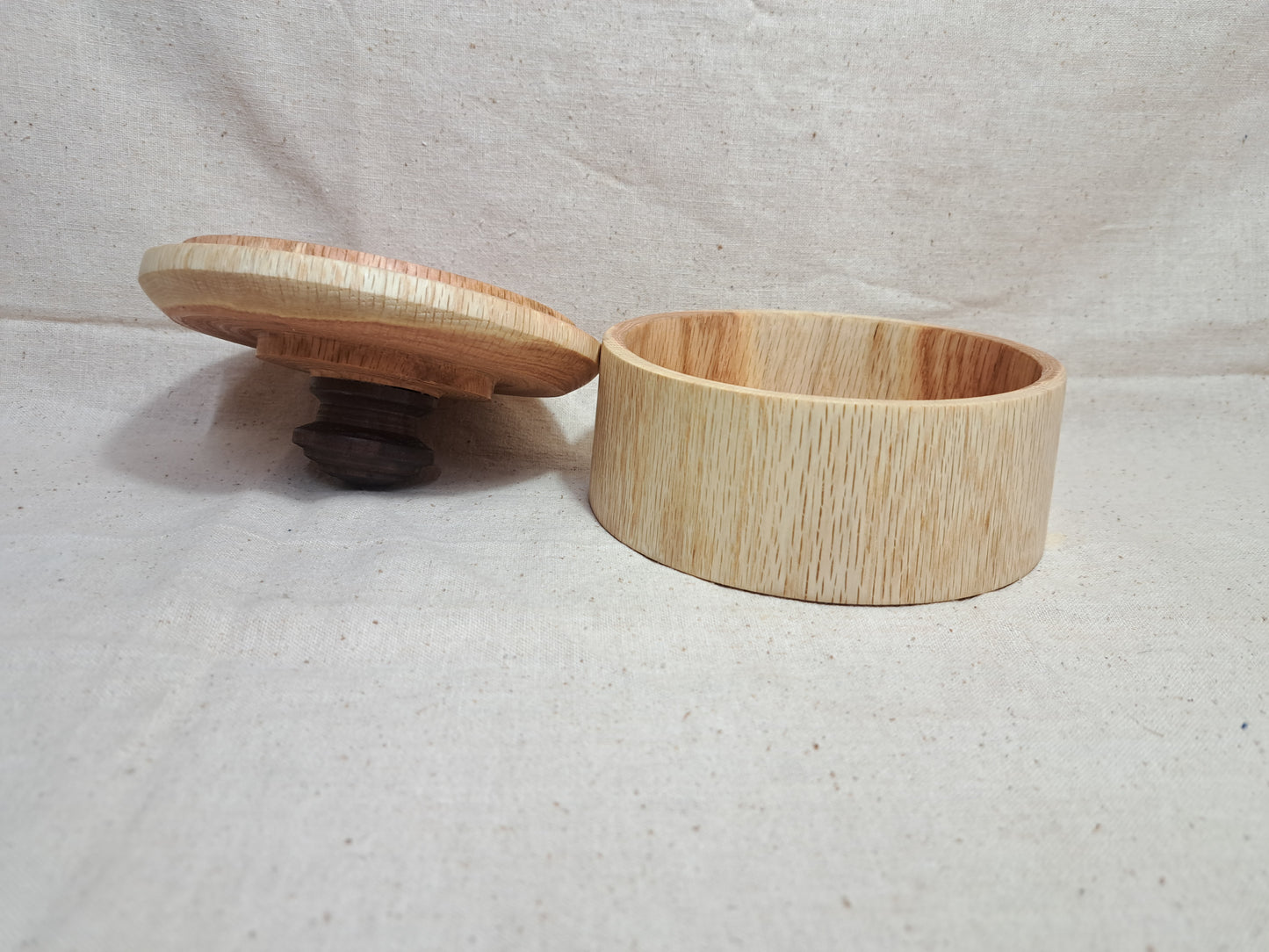 #154 Oak box with Walnut knob