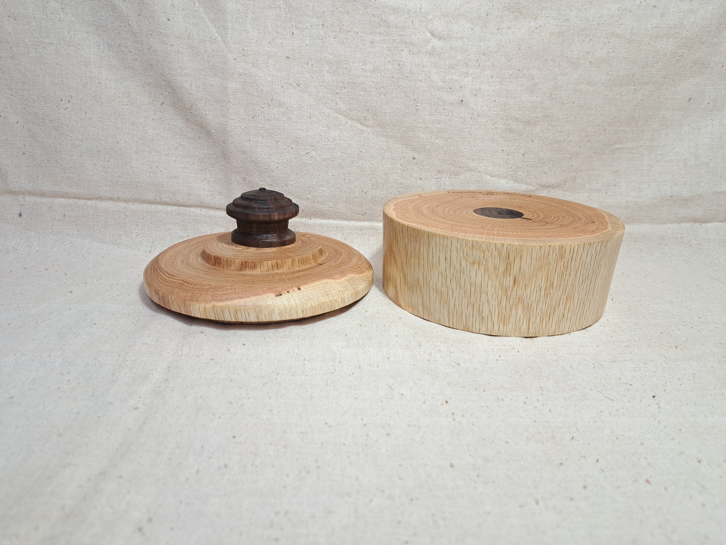 #154 Oak box with Walnut knob