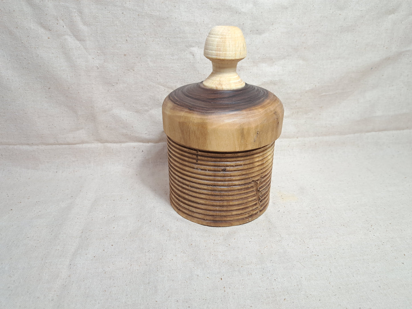 #77 Walnut box with Maple knob