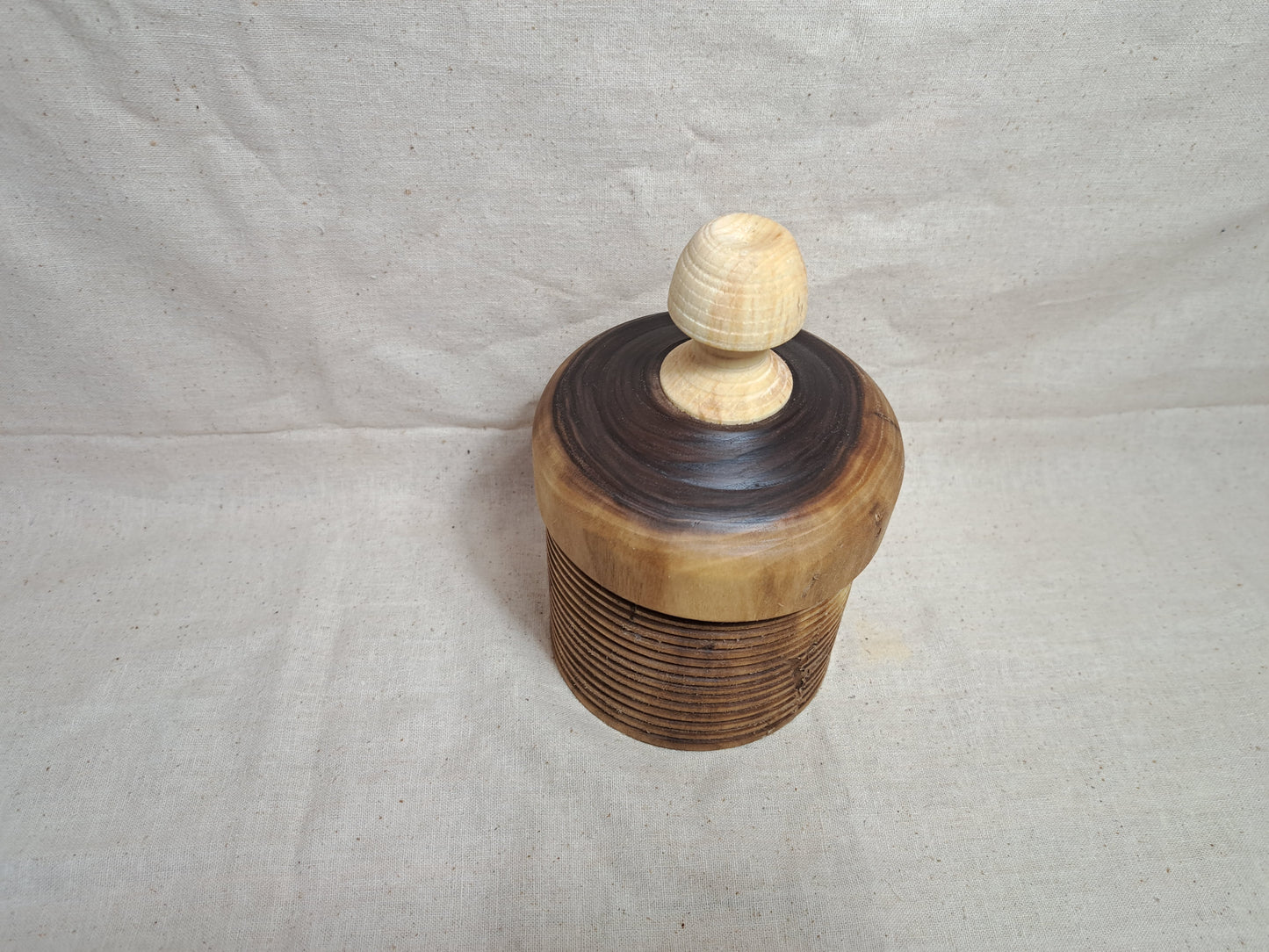 #77 Walnut box with Maple knob