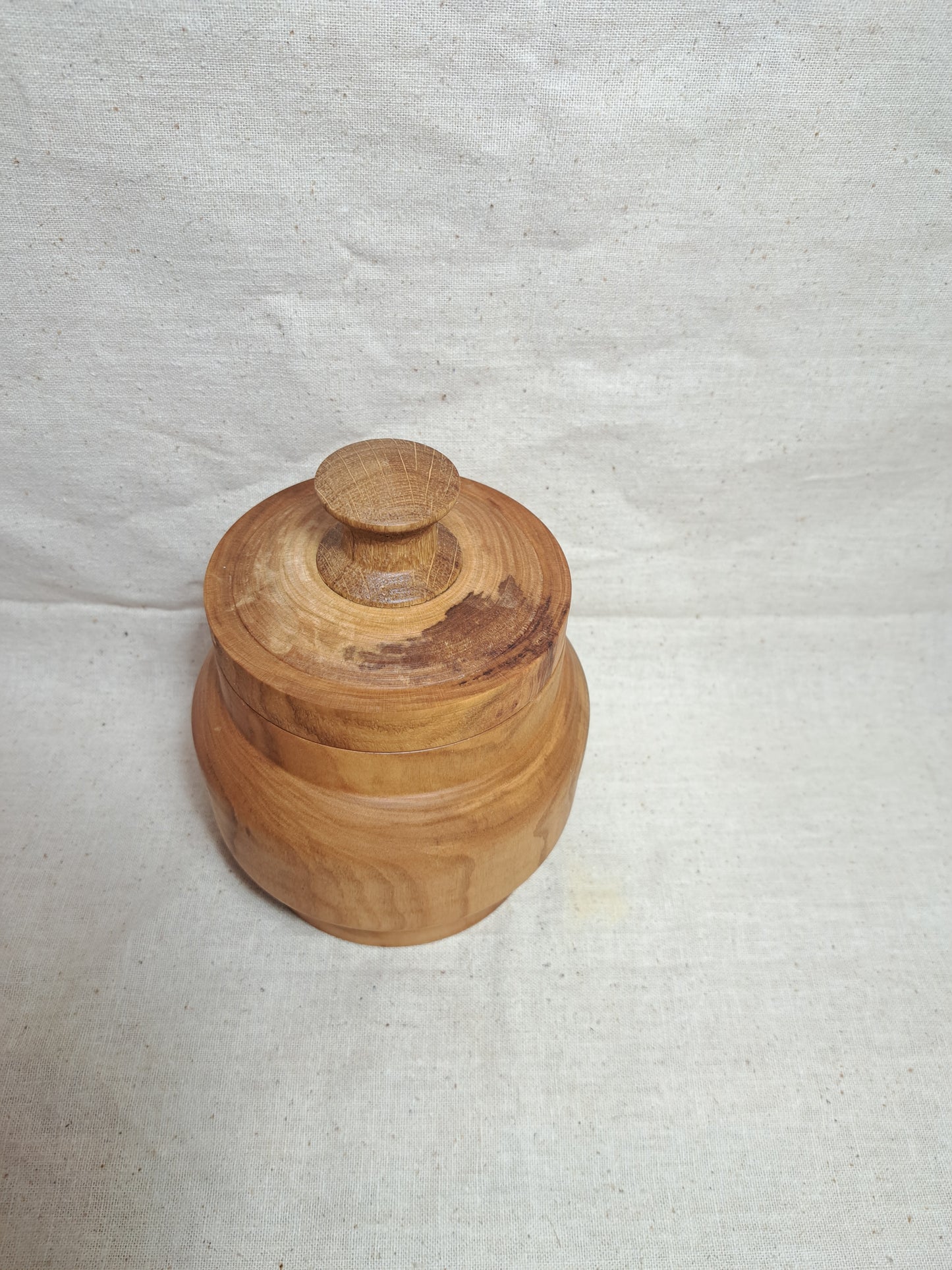 #158 Cherry box with Oak knob