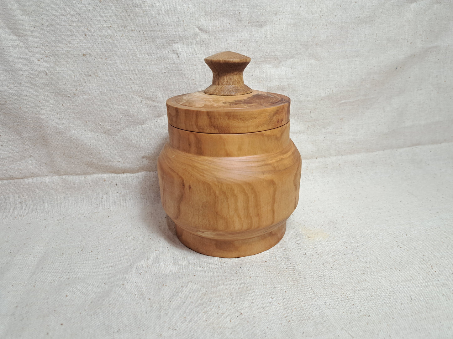 #158 Cherry box with Oak knob