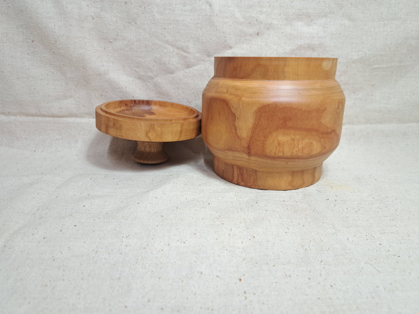 #158 Cherry box with Oak knob