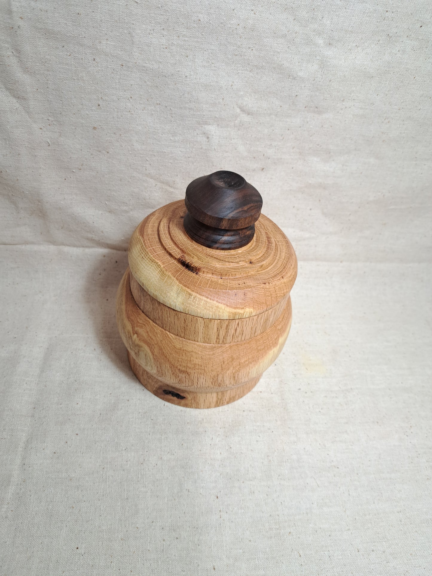 #155 Oak box with Walnut knob