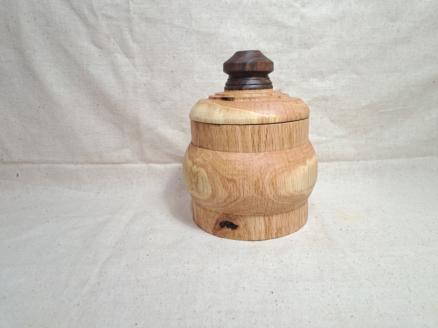 #155 Oak box with Walnut knob