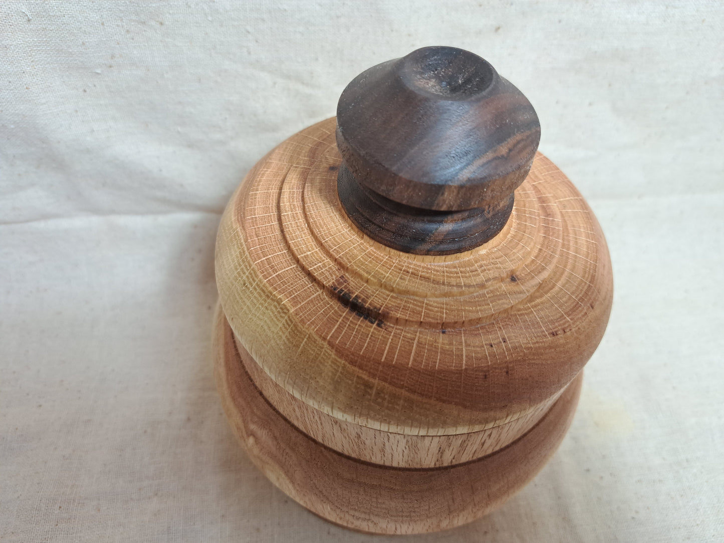 #155 Oak box with Walnut knob