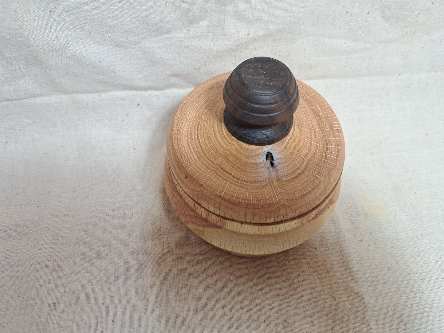 #152 Oak box with Walnut knob