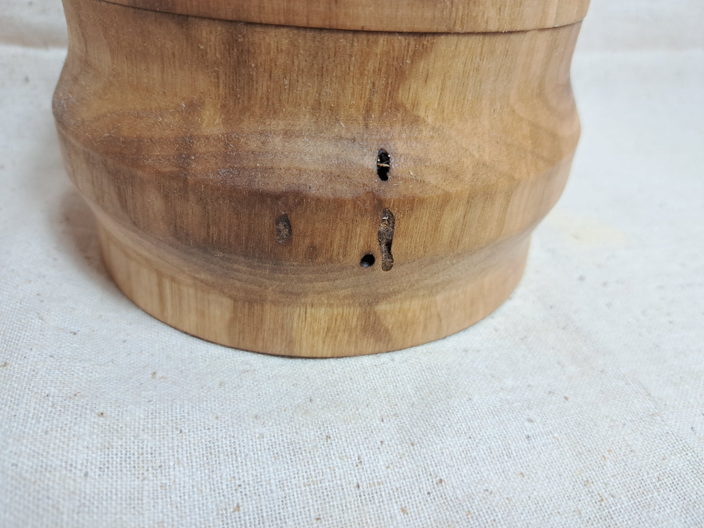 #78 Walnut box with Maple knob