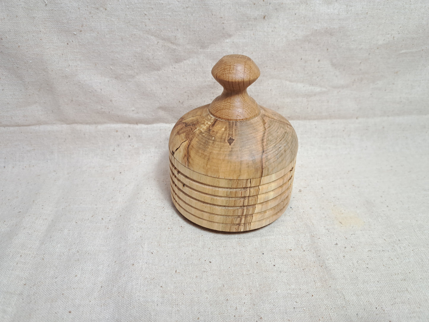 #64 Maple box with Oak knob