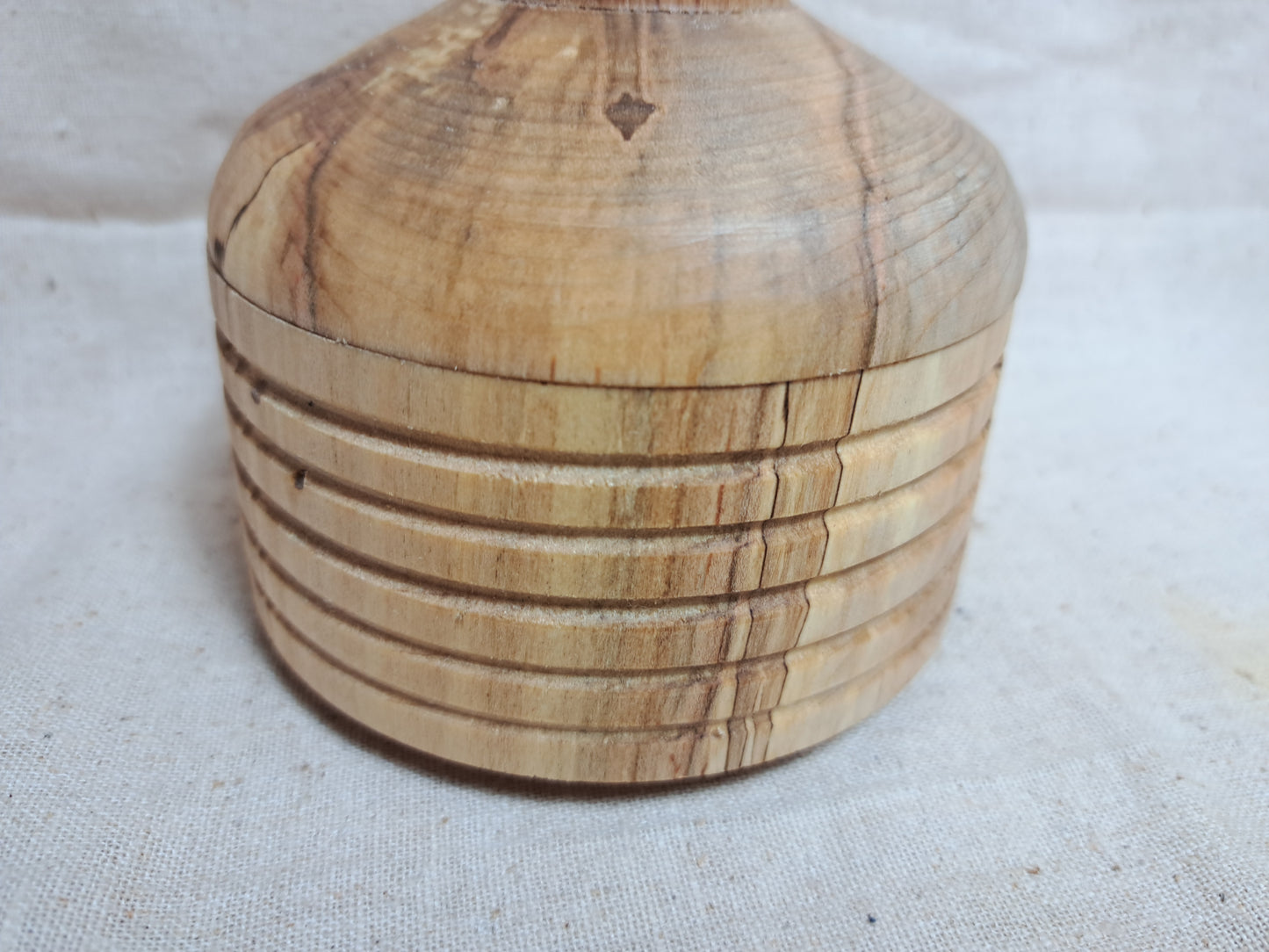 #64 Maple box with Oak knob