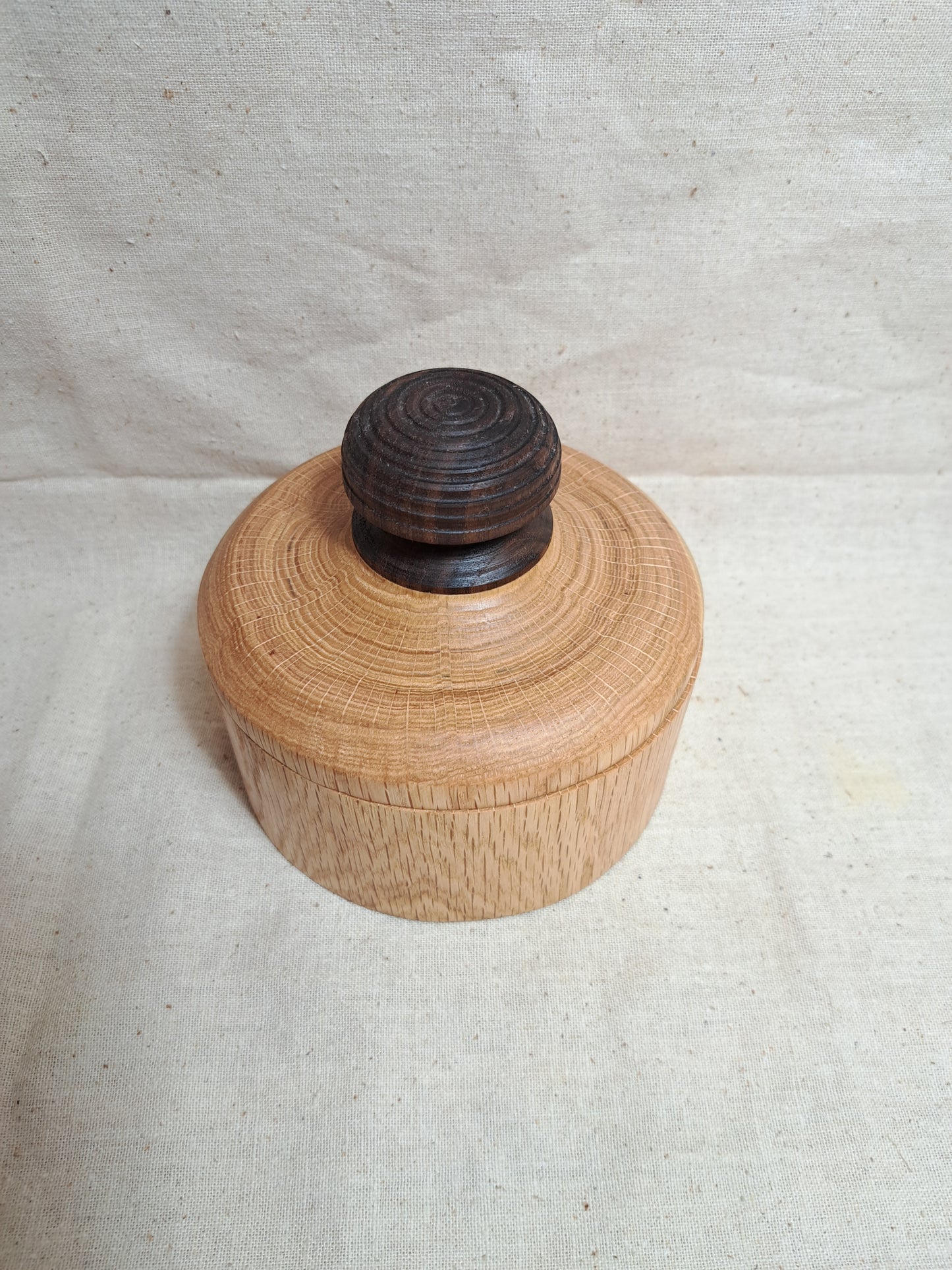 #157 Oak box with Walnut knob