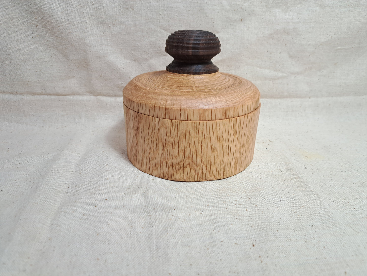 #157 Oak box with Walnut knob