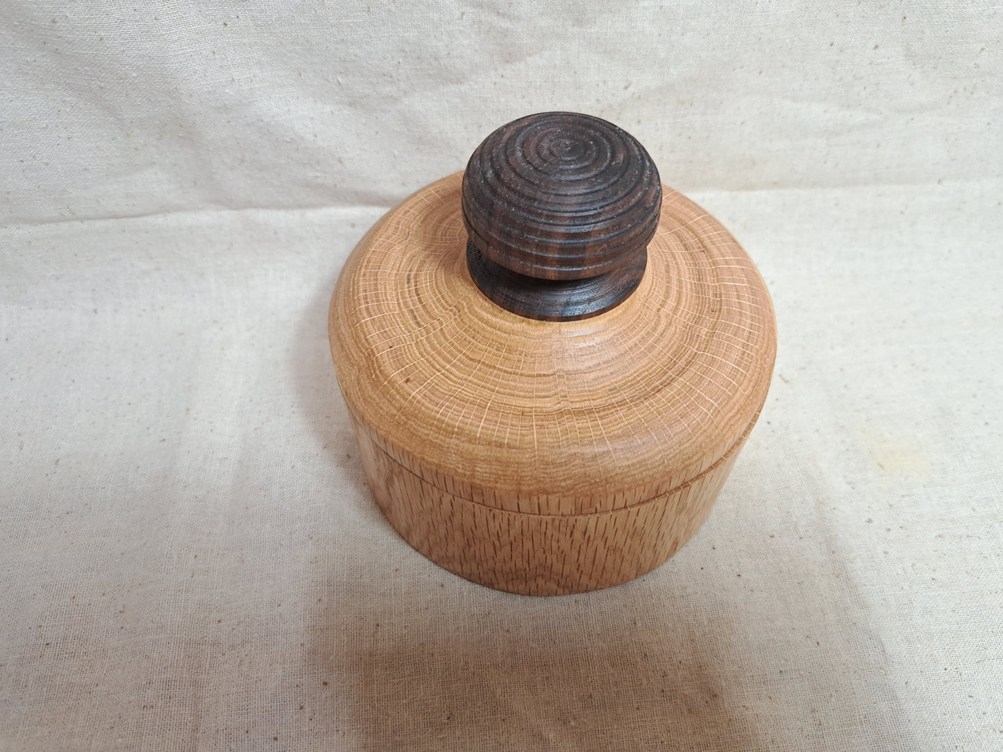 #157 Oak box with Walnut knob