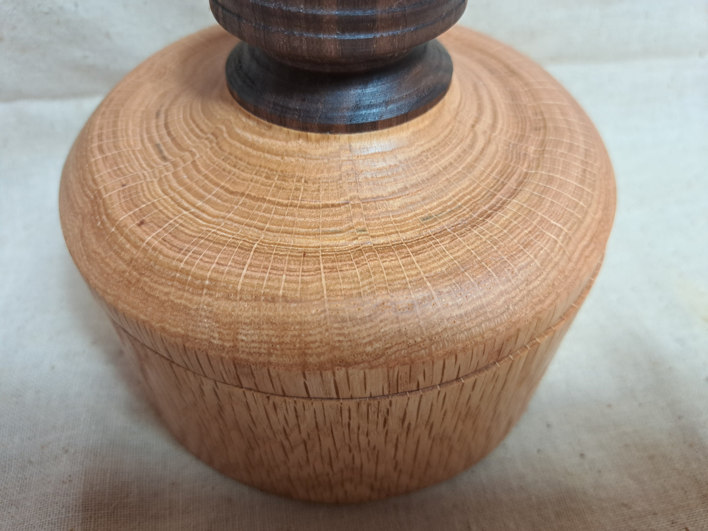 #157 Oak box with Walnut knob