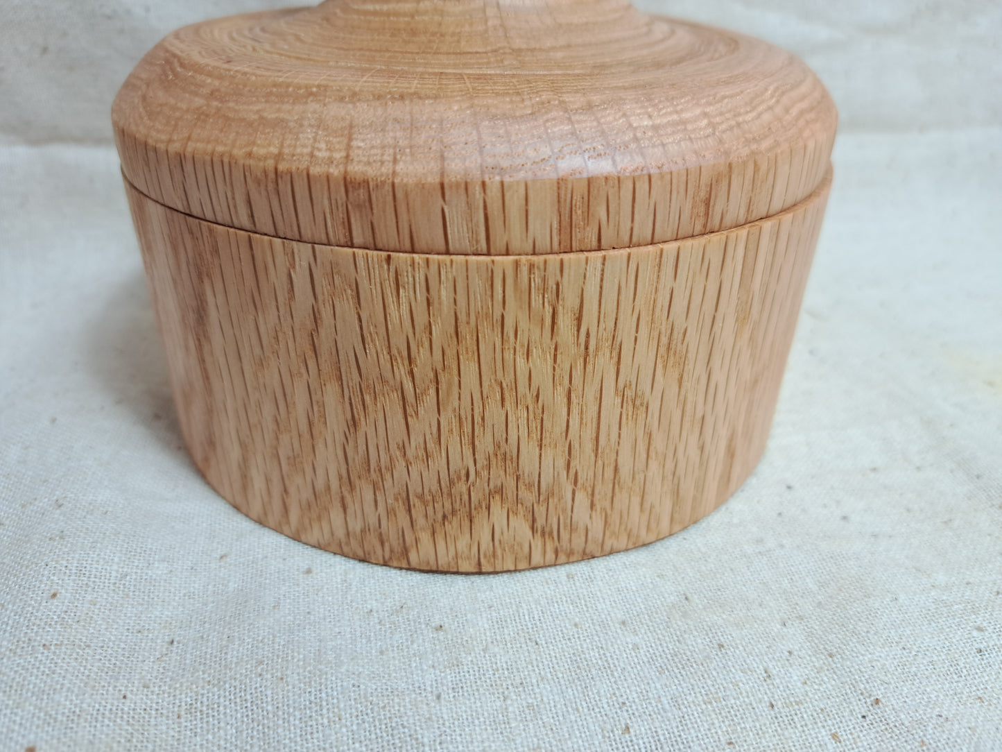 #157 Oak box with Walnut knob