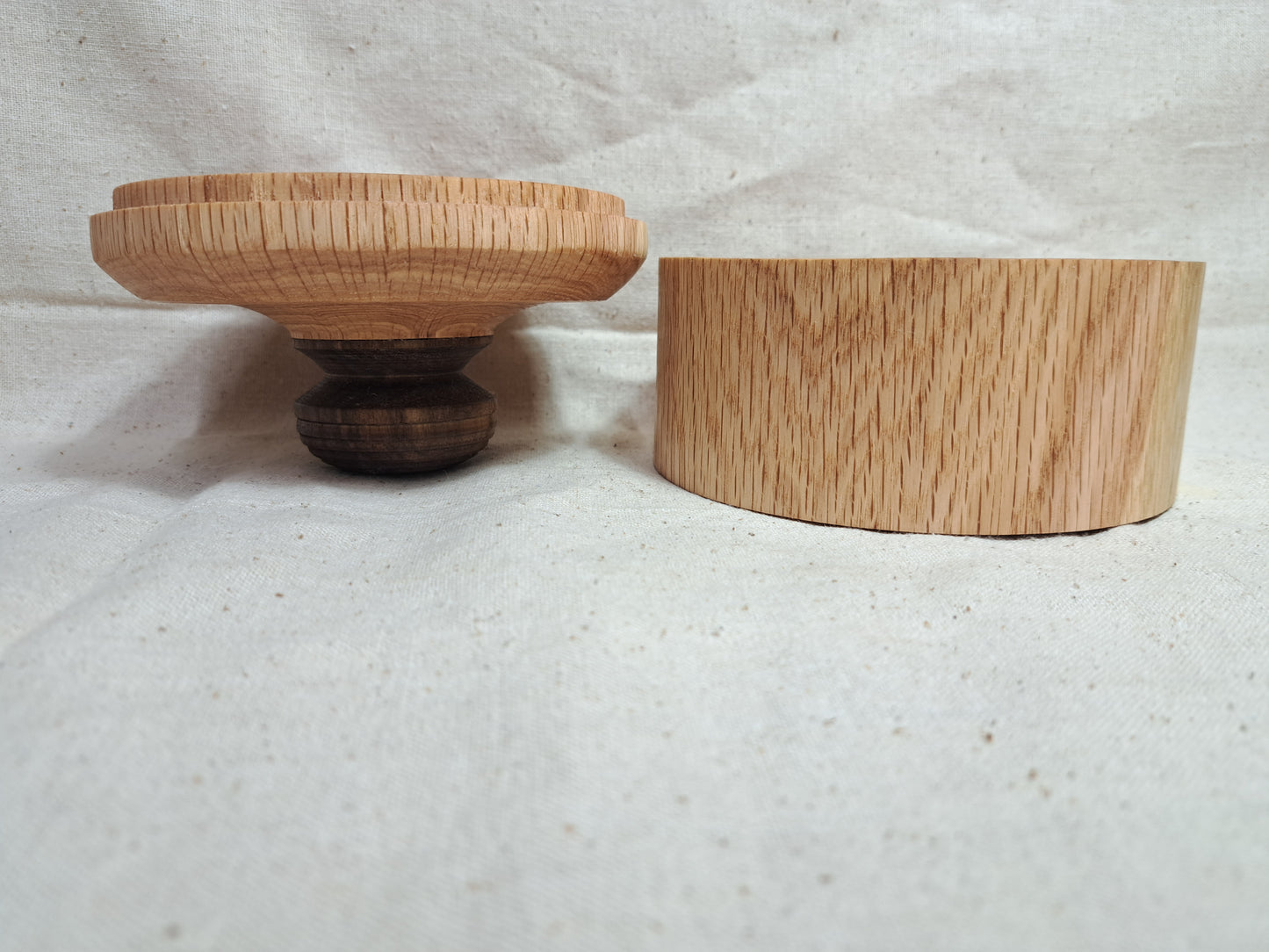 #157 Oak box with Walnut knob