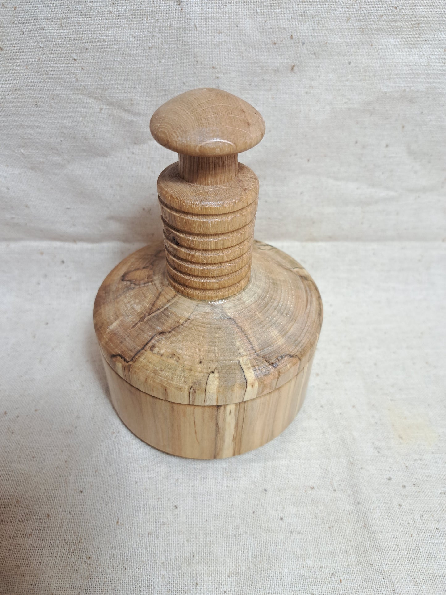 #68 Maple box with Oak knob