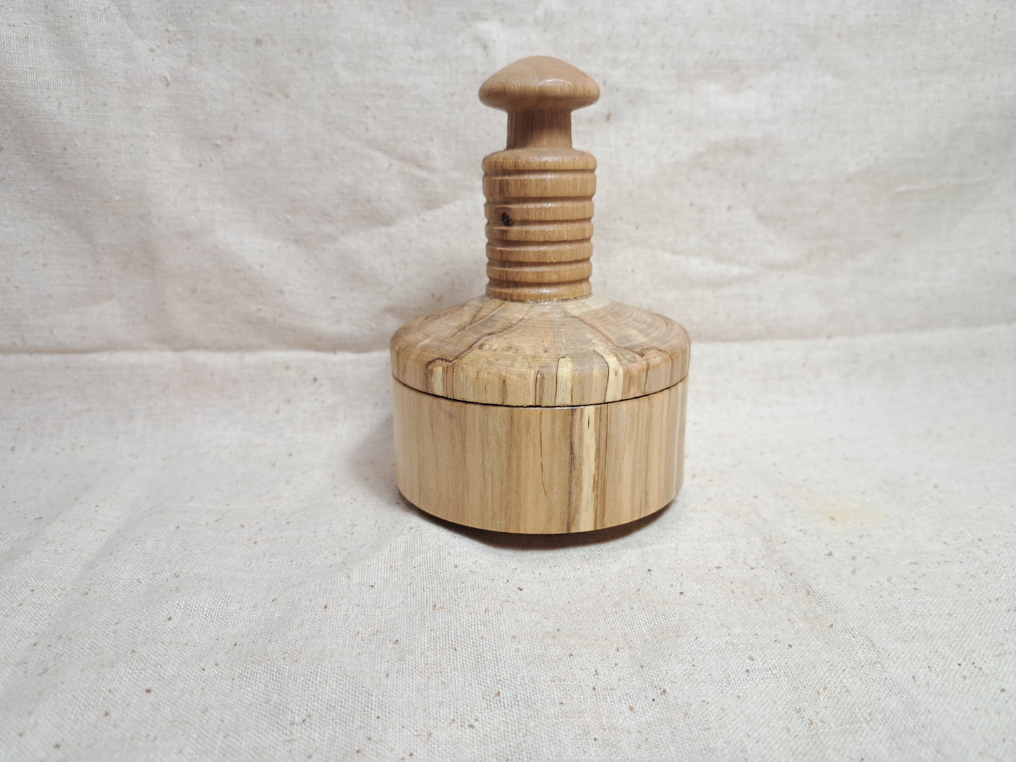 #68 Maple box with Oak knob