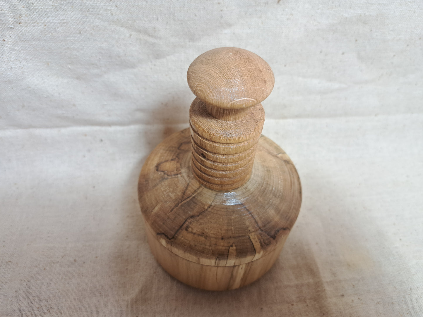 #68 Maple box with Oak knob