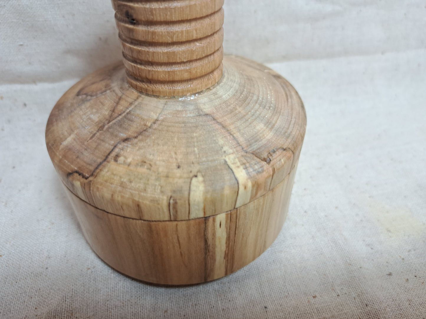 #68 Maple box with Oak knob