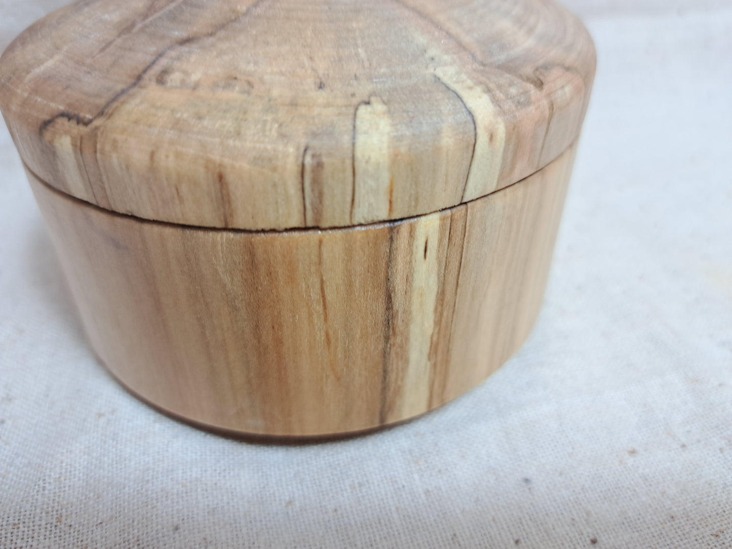 #68 Maple box with Oak knob