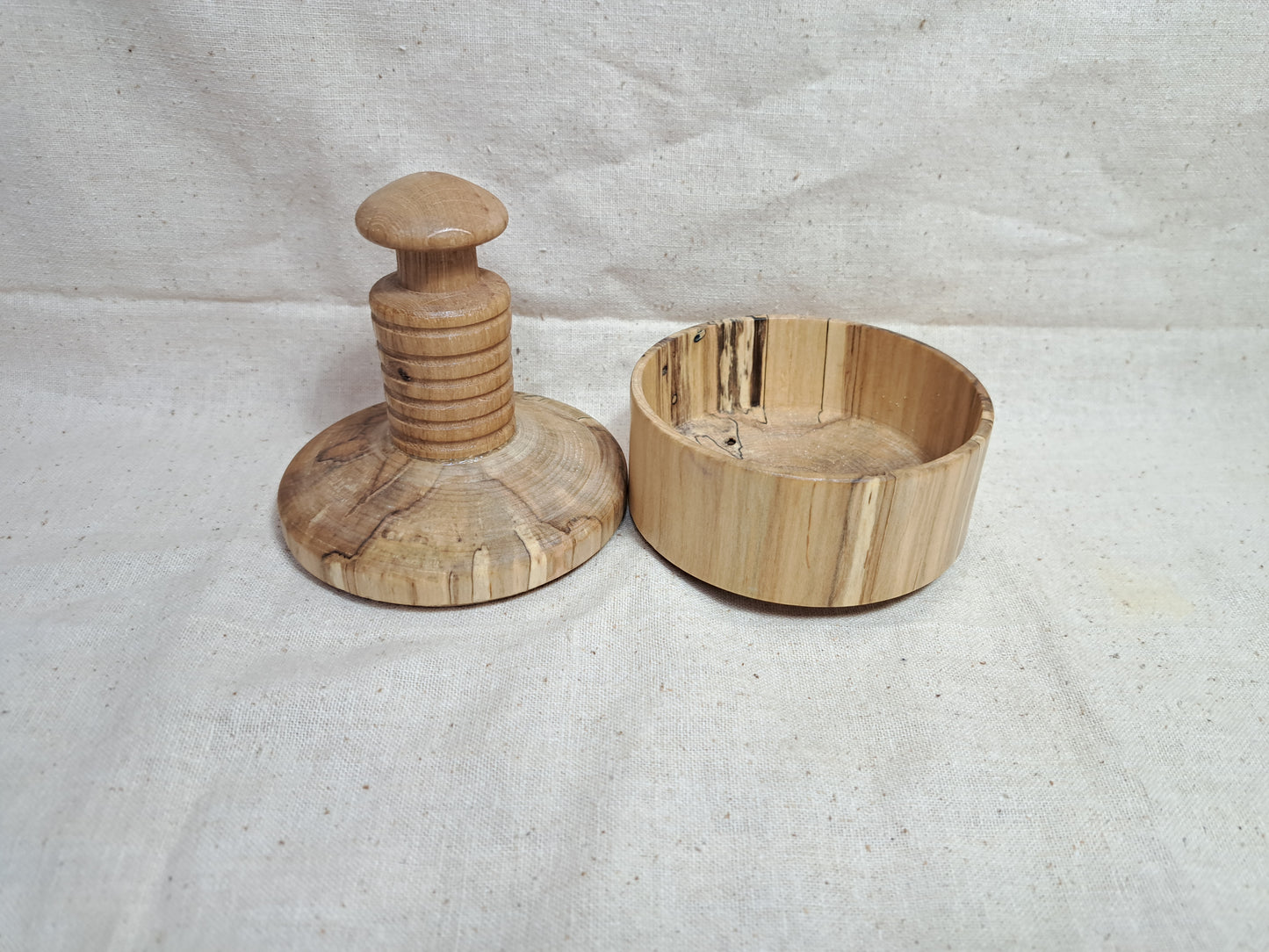 #68 Maple box with Oak knob