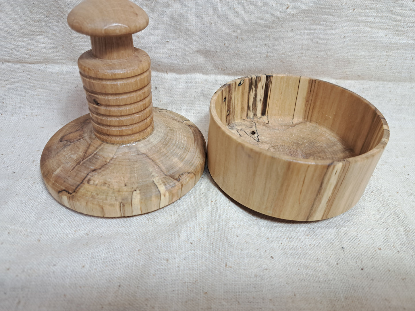 #68 Maple box with Oak knob